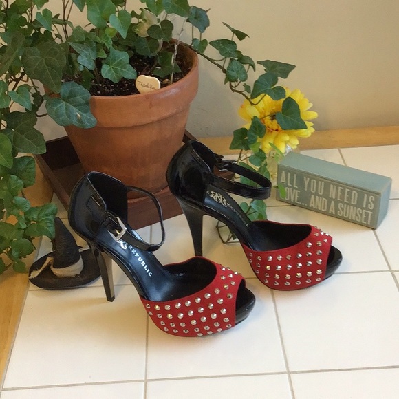 MAY HOST PICK ‘Rock & Republic’ Studded Stiletto Heels - Picture 3 of 9